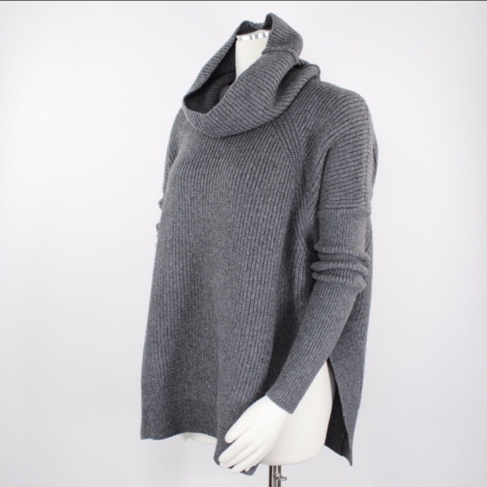 GRAHAM AND SPENCER chunky gray sweater Small